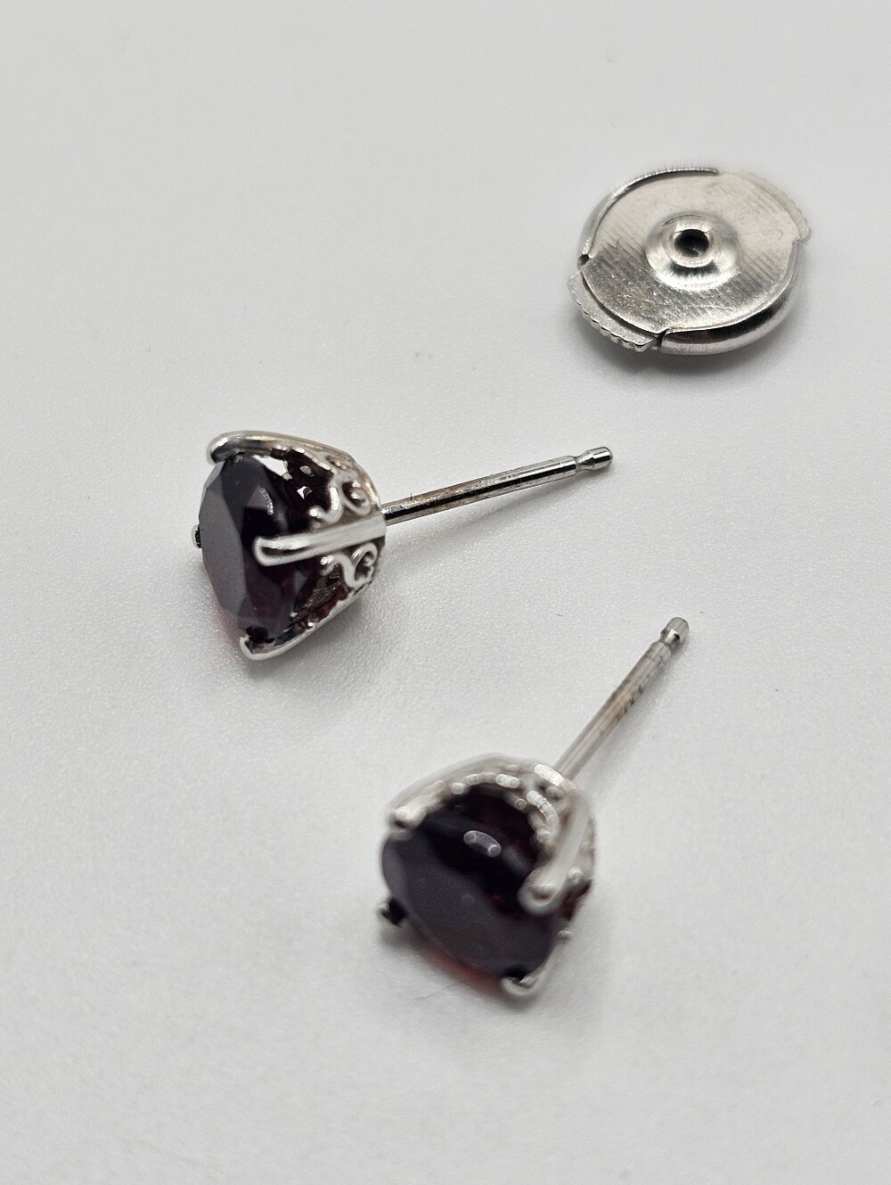 Unbranded Garnet Filigree Stud Earrings Womens OS Red Vintage Style Jewelry - Picture 6 of 9